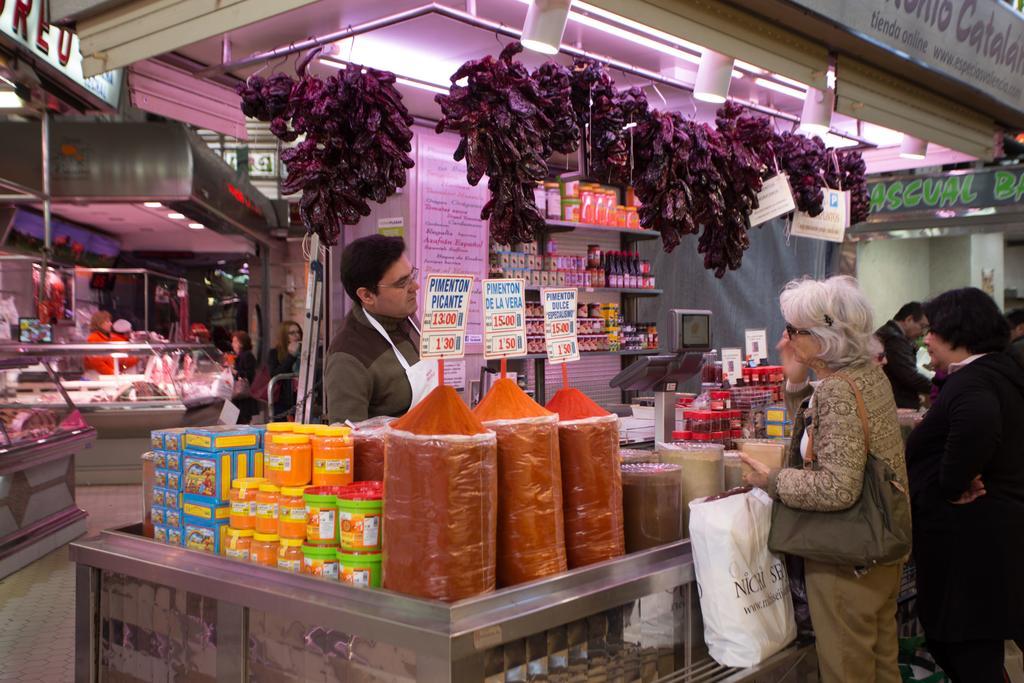 Ttdssa Vlc Ramellets Street Central Market Valence Extérieur photo